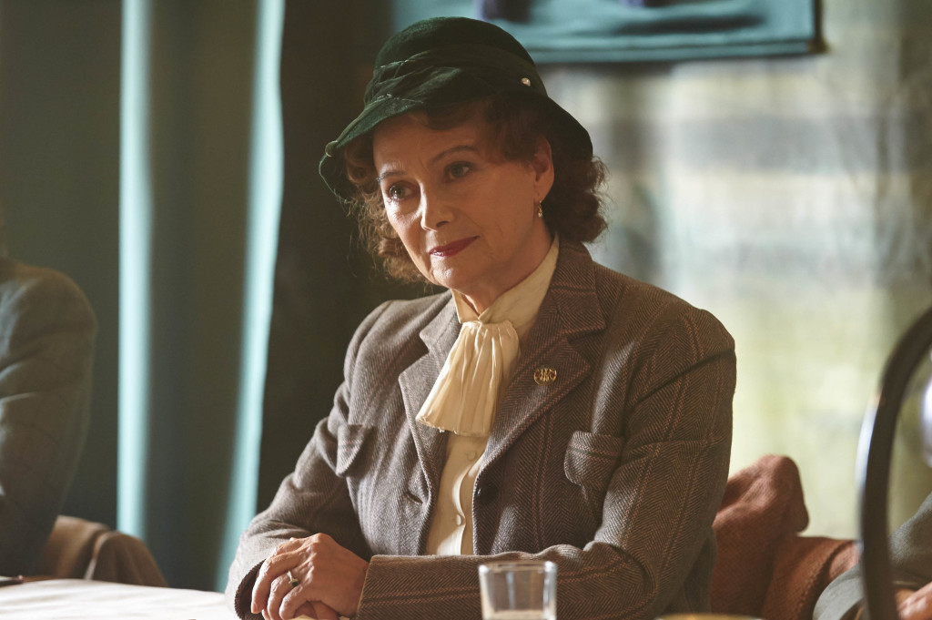 ITV STUDIOS PRESENTS HOME FIRES EPISODE 1 Pictured : FRANCESCA ANNIS as Joyce Cameron. Photographer: STUART WOOD This image is the copyright of ITV and must be credited. The images are for one use only and to be used in relation to Home Firs, any further charge could incur a fee.